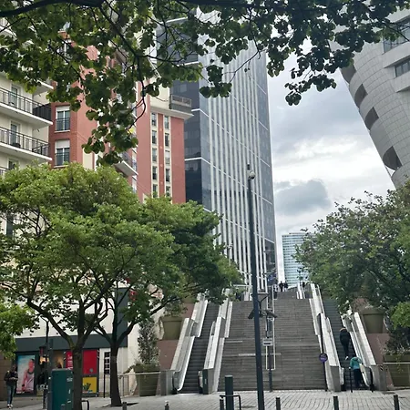 Daire Sublime 2 Pieces Avec Terrasse Climatise- 5min Direct Paris - Free Parking